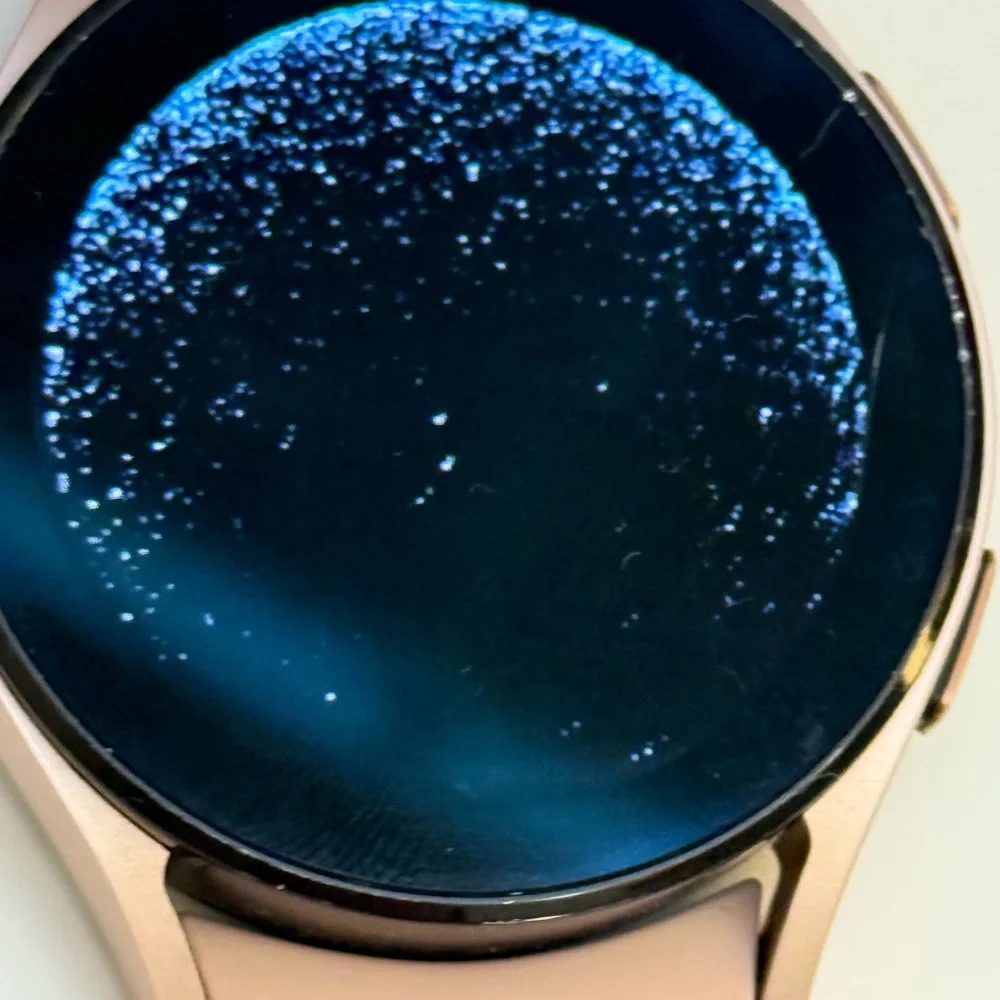 Samsung Galaxy Watch4 (S44E) with band and charger